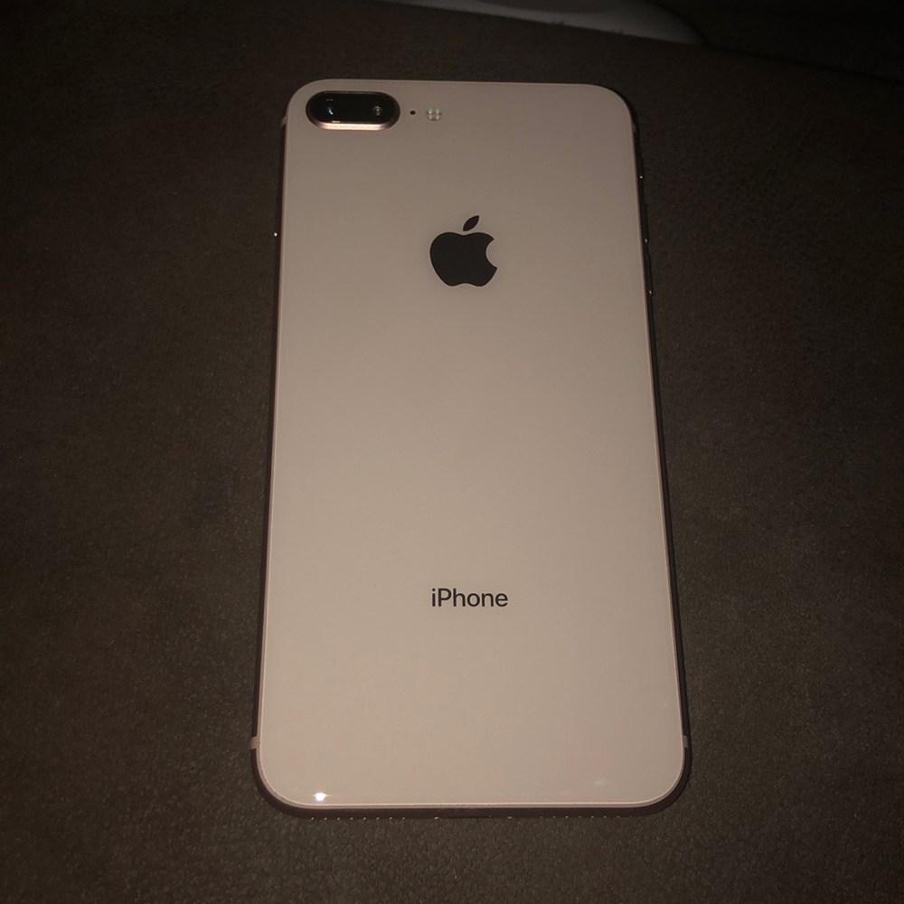 iPhone 8 Plus selling because I got a new phone